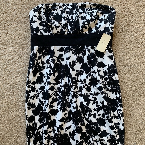 Forever 21 Dresses & Skirts - ❌SOLD❌ Black and White Floral Dress
